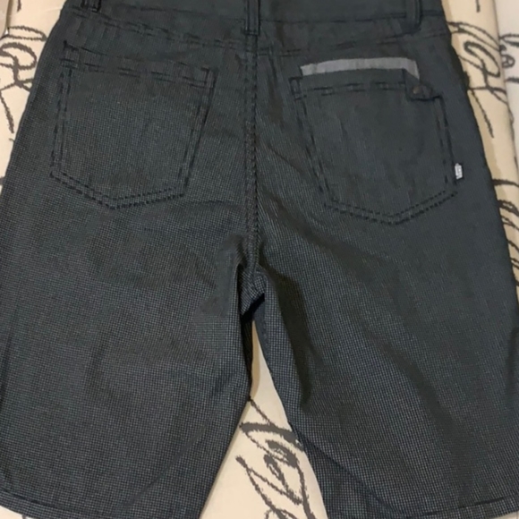!Sale! NWOT Vans Shorts - Picture 2 of 5
